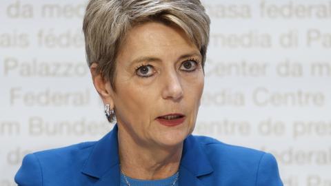 Keller-Sutter an der Medienkonferenz zur OECD-Mindestbesteuerung vom 24. April